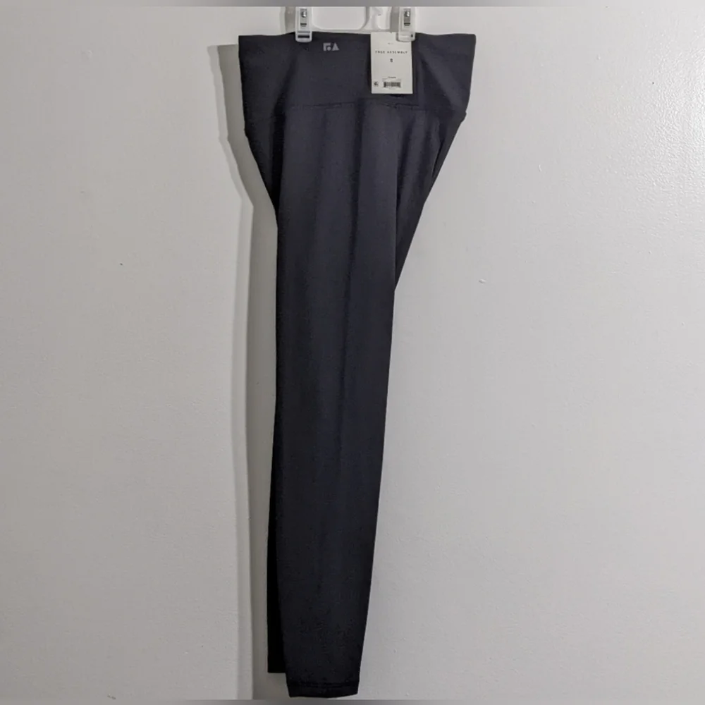 Free Assembly Women's Black Super Soft 7/8 Leggings, Size Small, New With Tag - Picture 6 of 10